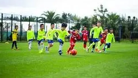 18岁王钰栋中国足球闪耀：半场进两球，门前绝技破门